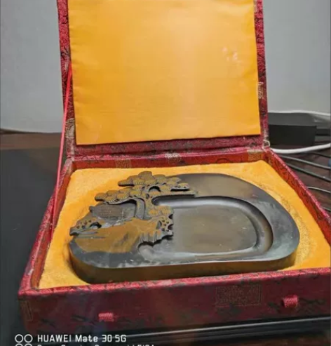 本人收藏的砚台 迎客松歙砚  老坑原石金星...