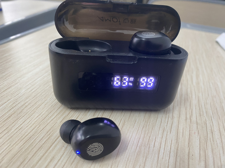 Amoi/夏新 入耳式蓝牙耳机，成色如下图...