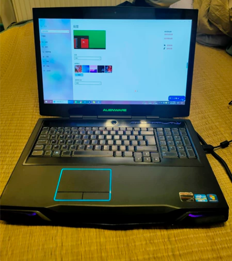 老款外星人M17XR4 感兴趣的话点“我想...