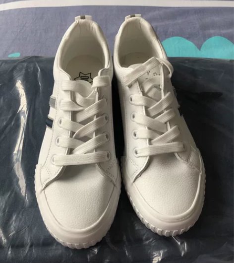 女士运动休闲鞋，实体店买的，大东品，36....