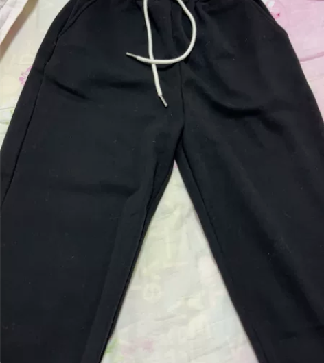黑色加绒卫裤，裤长87 感兴趣的话点“我想...
