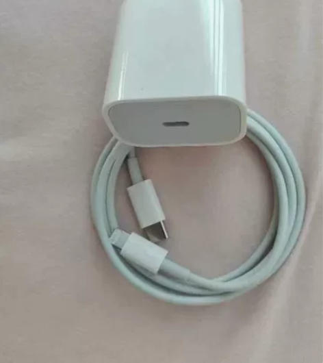 个人闲置转让苹果12 13充电器20W快充...
