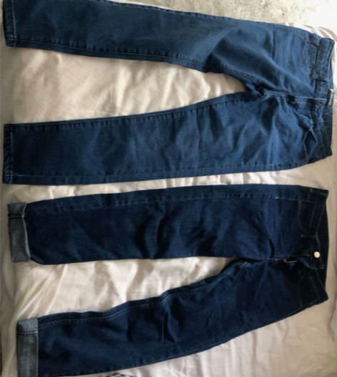 全新小脚牛仔裤，两个颜色深浅不一，买来之后...