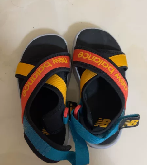 新百伦儿童凉鞋 26码 感兴趣的话点“我想...