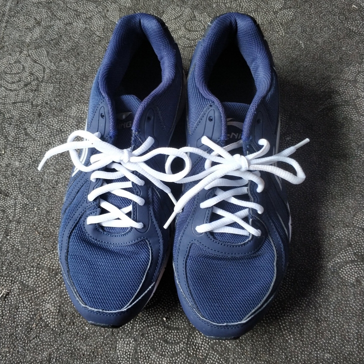 耐克42码 运动鞋  包邮  不议价