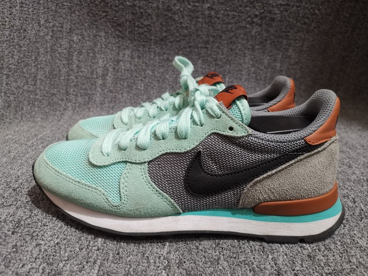 耐克运动鞋跑步鞋35.5码正常穿着痕迹成色...