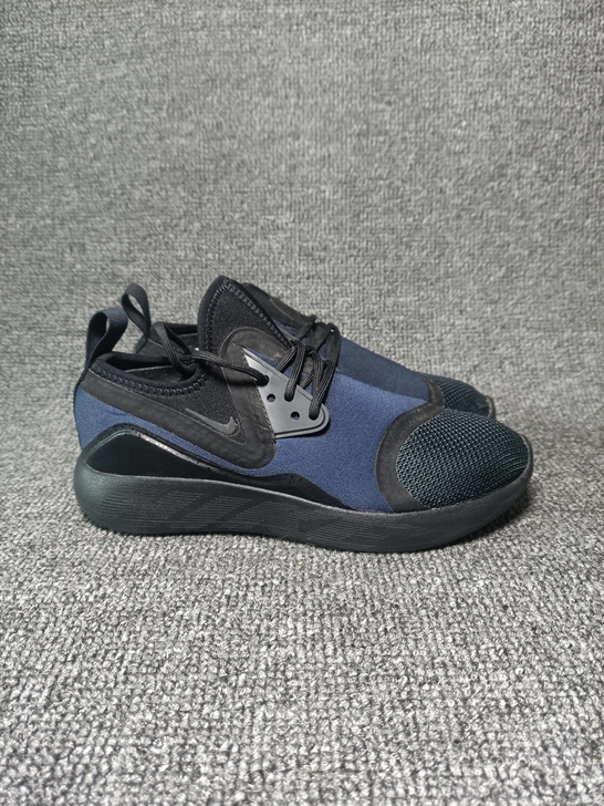 耐克女款休闲运动鞋跑步鞋37.5码