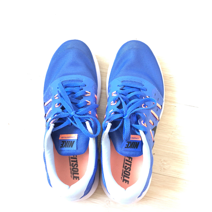 NIKE女子登月跑鞋！