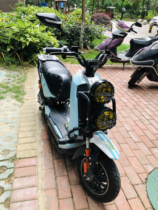 雅迪电动车，限量版。