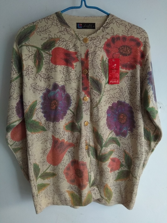 全新！秋冬女士款针织衫，尺寸：XXL，颜色...