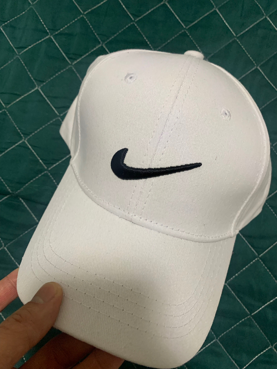耐克棒球帽,全新原价200多的,低价出售此...