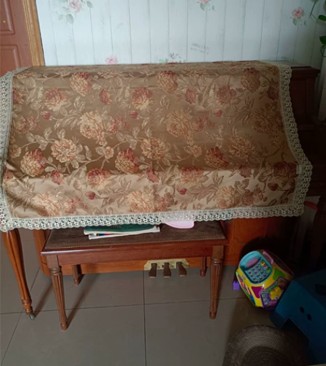 英昌钢琴，之前用的电钢琴，这架钢琴一万多买...
