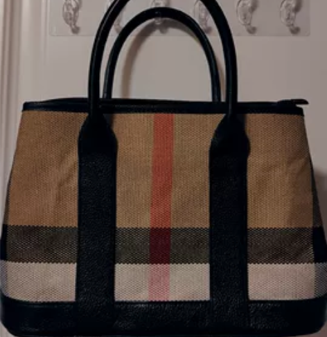 格子经典女士手提包  手柄处好像是真皮的记...
