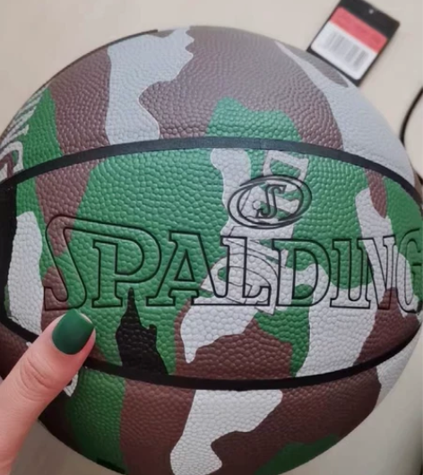 正品斯伯丁篮球，低价出 感兴趣的话点“我想...