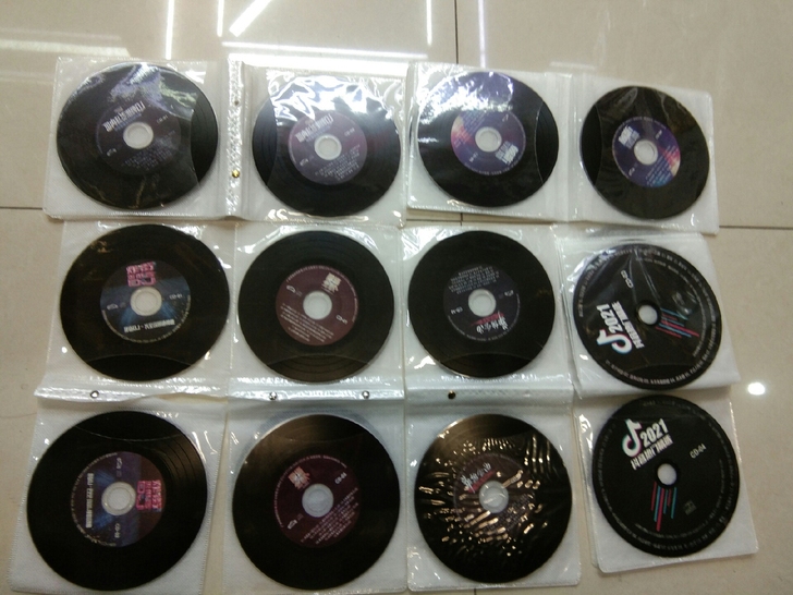 cd碟片有人收吗，都是全新的，一张碟片2元...
