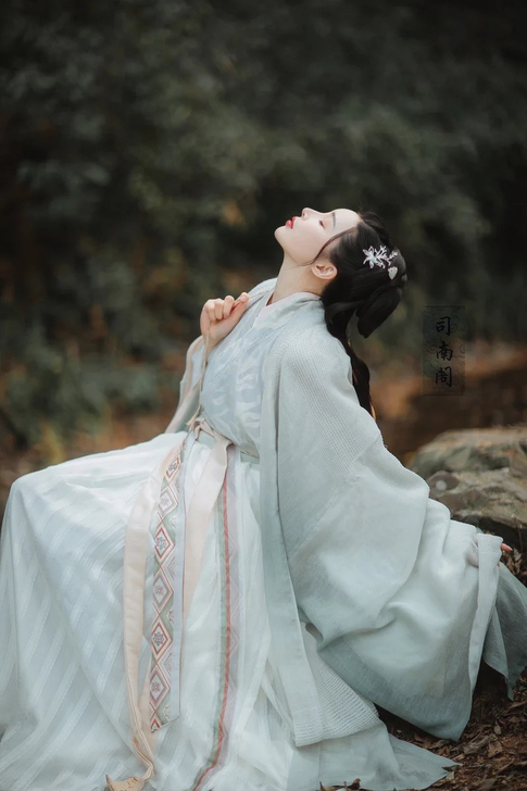 【汉服出租】司南阁汉服青云交领大袖衫一片式...