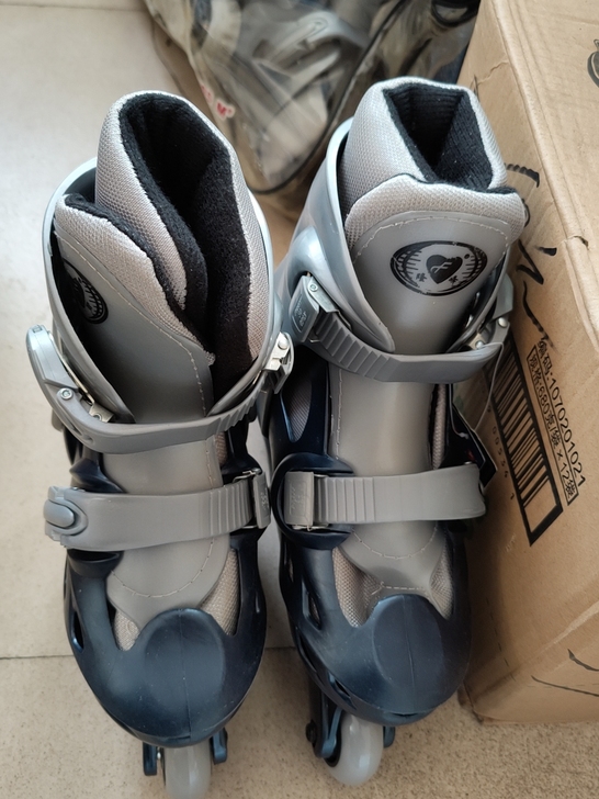 旱冰鞋，轮滑鞋，全新。32～36号