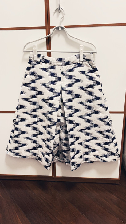 巧帛半身裙，挺好看的，建议穿搭蓝色、黑色或...