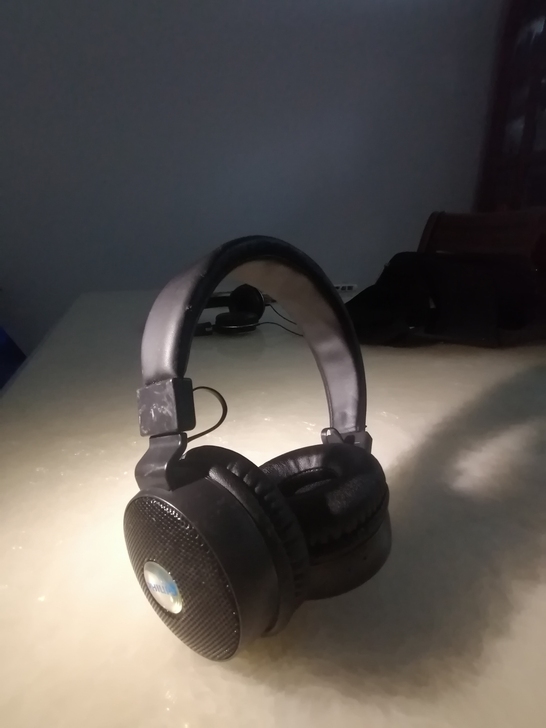 是用飞利浦蓝牙带线耳机使用正常。八九成新