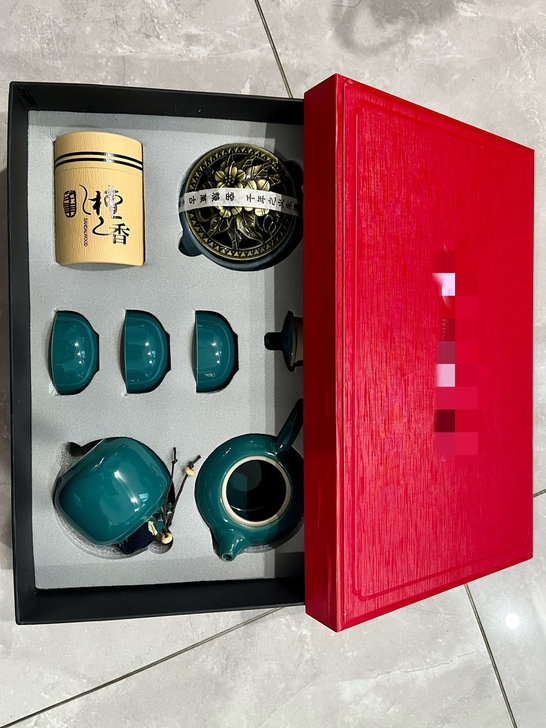 公司发的礼品，茶具+檀香+檀香炉。家里人无...