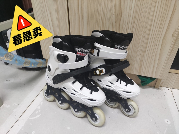 十月中旬入的学校轮滑社入了一双新鞋 但本人...