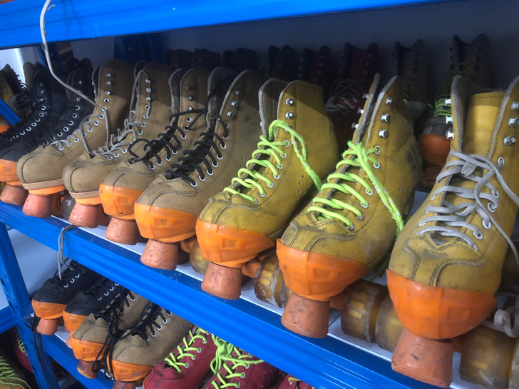 溜冰场倒闭，大量二手金马溜冰鞋双排轮滑鞋旱...