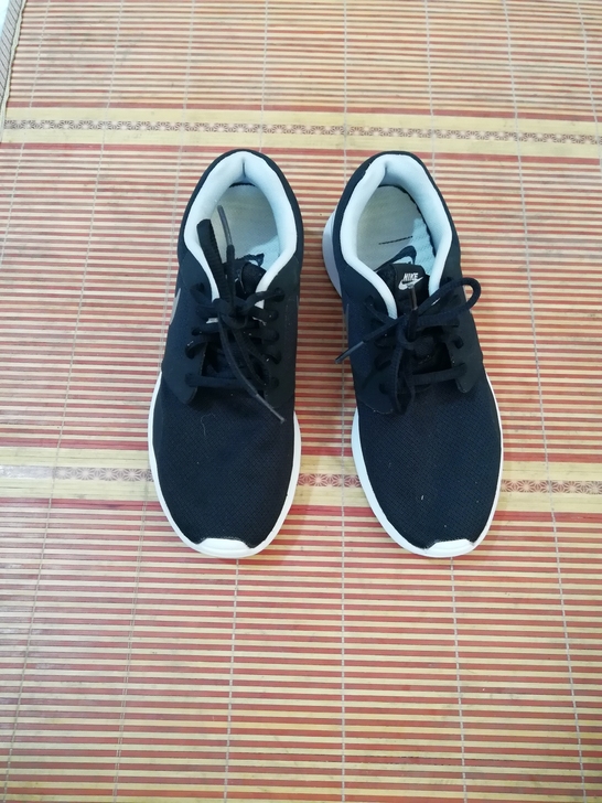 二手女鞋37.5码耐克运动鞋   鞋子保证...