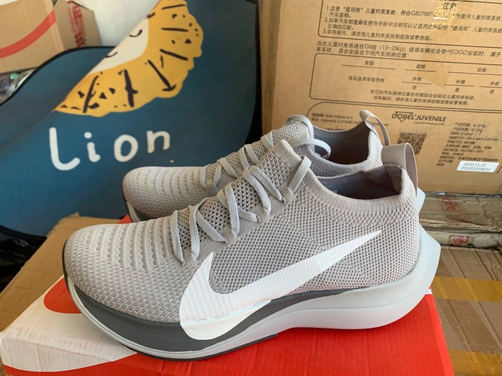 闲置43耐克马拉松灰白跑鞋运动休闲时尚减震...