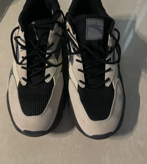 安踏休闲鞋，43码低价出 感兴趣的话点“我...