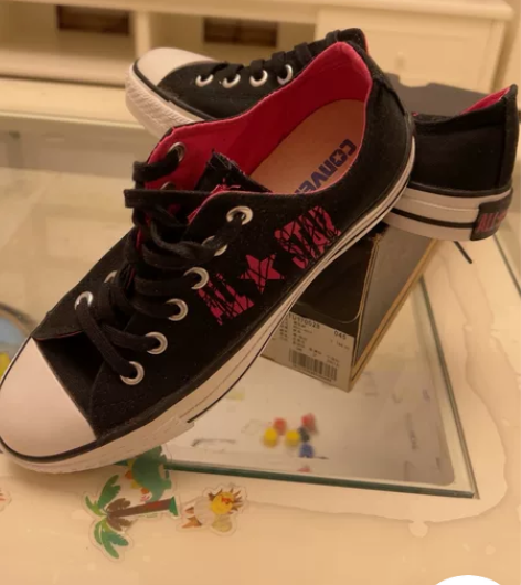 全新Converse帆布板鞋 感兴趣的话点...