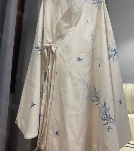 正品司南阁明制汉服 所有的照片均为苹果后置...