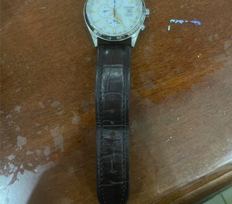 上班不怎么戴，出去玩的时候戴，买回来没换过...