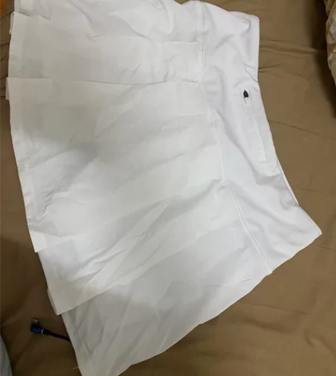全新，买大了，一次没穿，m码但我感觉有点像...