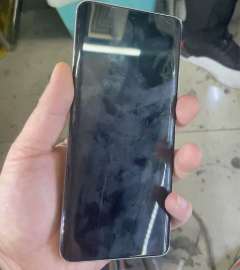 华为P50pro。 8十256 G,金色皮...