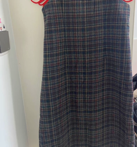 格子毛呢背带裙连衣裙，穿过两三次，可以穿到...