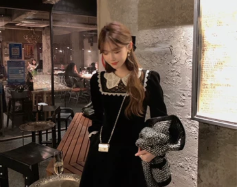 胡诗萌Mimo小茗萌 蕾丝拼接赫本小黑裙女...