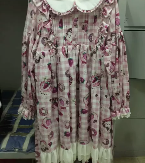 莓熊物语，九成新单裙子标价包邮 不换缺钱，...