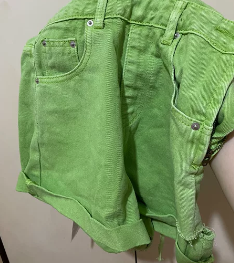 抖音花花家买的 绿色背带牛仔裤 全新吊牌未...