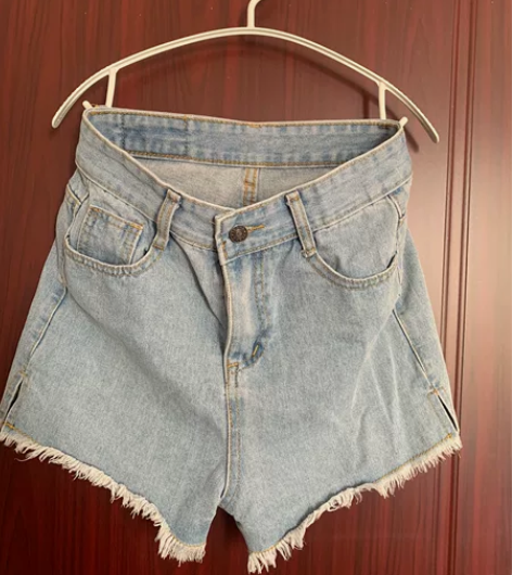 牛仔短裤26腰，做旧风格浅色 感兴趣的话点...