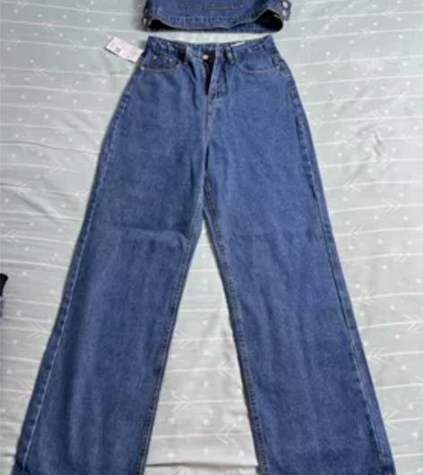 分体背带牛仔裤两件套全新带吊牌s 感兴趣的...