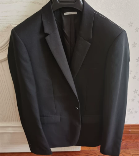 太平鸟男士黑色西装西服,纯羊毛面料质感出色...