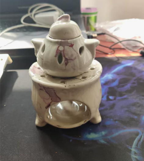 老熏香炉，高15厘米左右，老瓷已开片，保存...