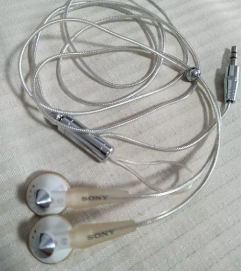 SONY索尼耳机 原装精品 几乎全新。 感...