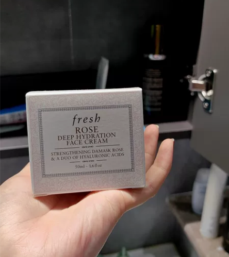 馥蕾诗玫瑰面霜，淘宝旗舰店购买，目前喜欢用...