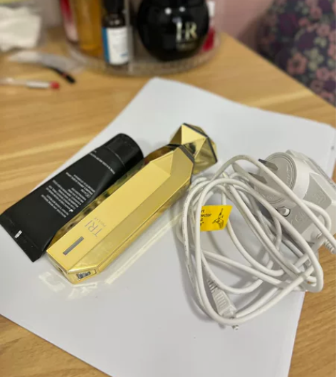 初普美容仪 买了一直闲置没怎么用，送一支凝...