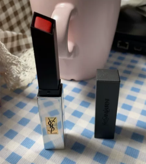 口红，YSL108，不议价，不退不换 感兴...