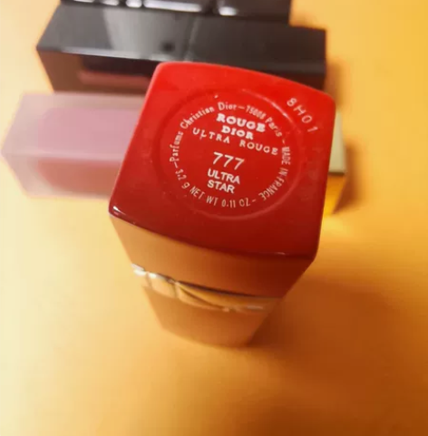 口红腾地方，瞎卖 DIOR777 30不刀...