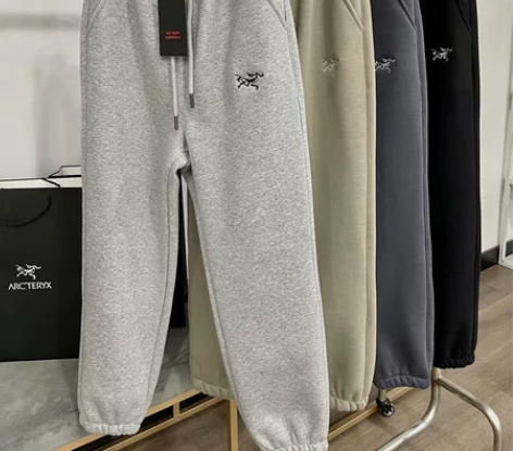 鸟家加绒卫裤大量来袭 束脚设...