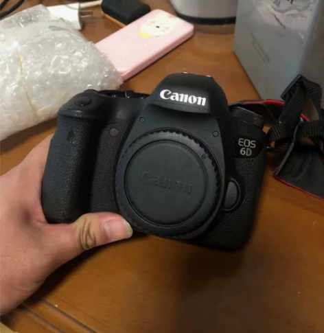 出一款二手佳能eos6d 相机机身完好，有...