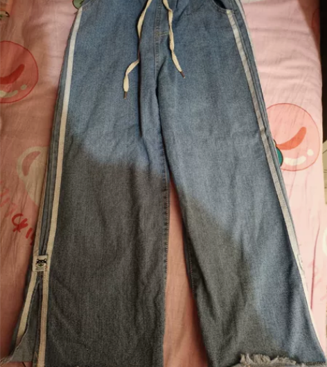 之前在实体店买的牛仔裤  穿过两次后来闲置...